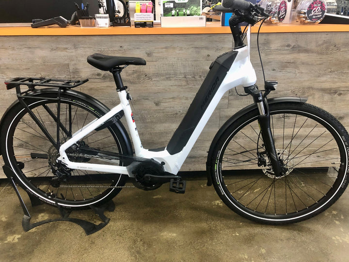 Merida eFLOAT CITY 400 EQ I2 - PEARL WHITE(GUNMETAL GREY)